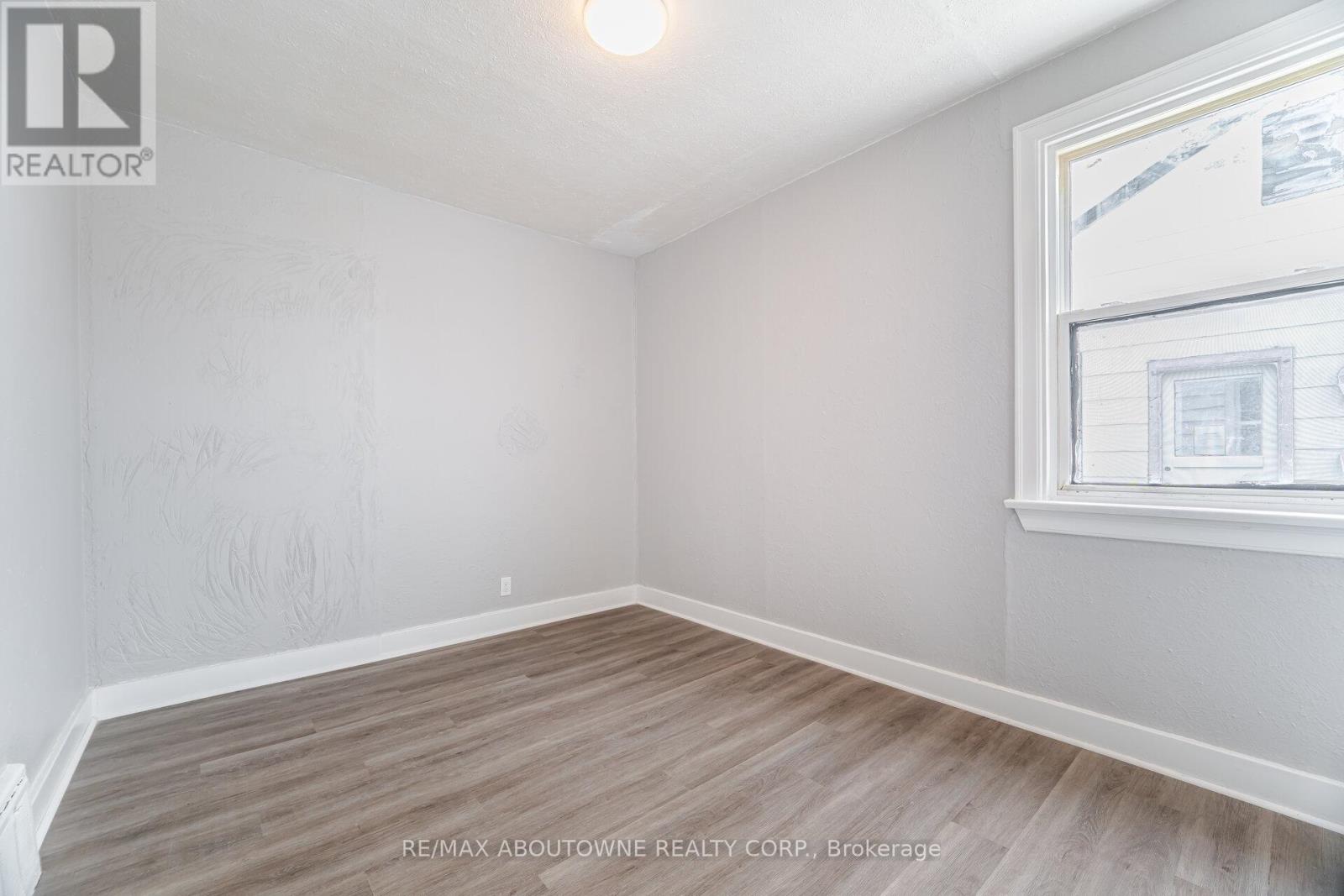 128 Cross Avenue, Oakville, Ontario  L6J 2W6 - Photo 24 - W12220814