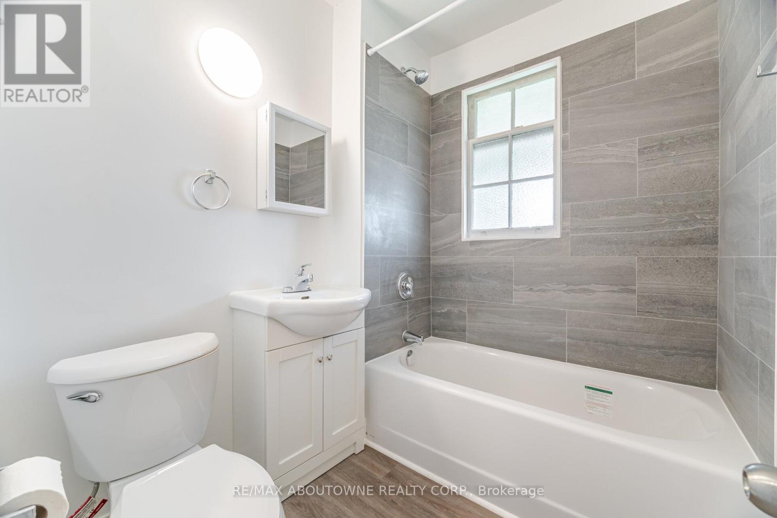 128 Cross Avenue, Oakville, Ontario  L6J 2W6 - Photo 26 - W12220814