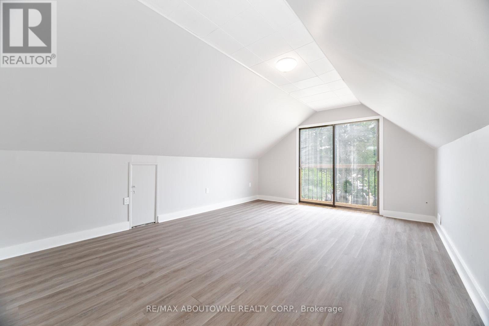 128 Cross Avenue, Oakville, Ontario  L6J 2W6 - Photo 29 - W12220814