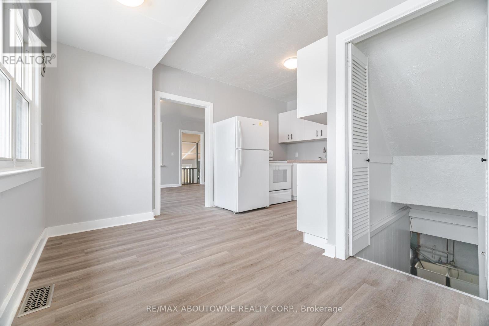 128 Cross Avenue, Oakville, Ontario  L6J 2W6 - Photo 33 - W12220814