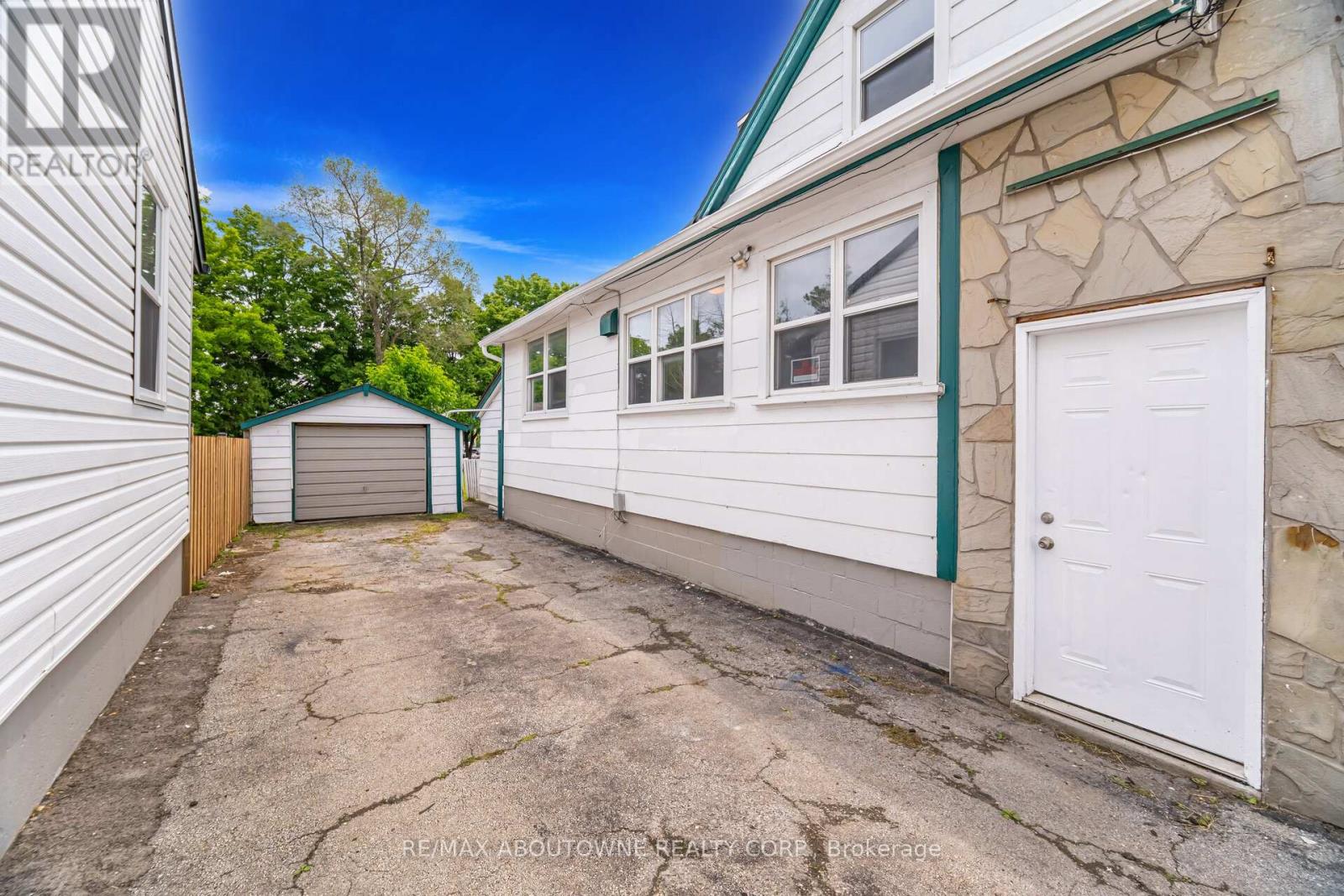 128 Cross Avenue, Oakville, Ontario  L6J 2W6 - Photo 36 - W12220814