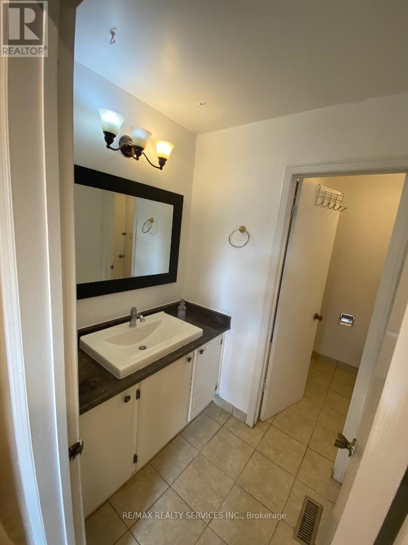 41 Manitou Crescent N, Brampton, Ontario  L6S 2Z6 - Photo 10 - W12342194