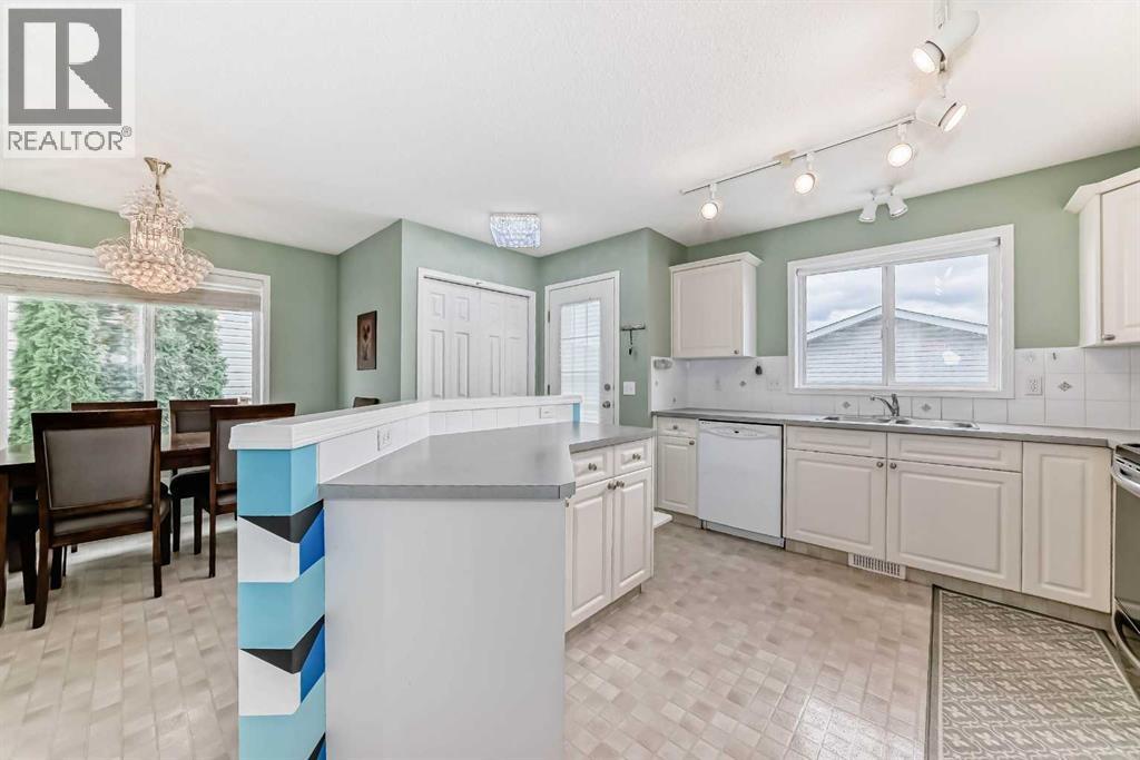 28 Country Hills Manor Nw, Calgary, Alberta  T3K 5C7 - Photo 6 - A2258743
