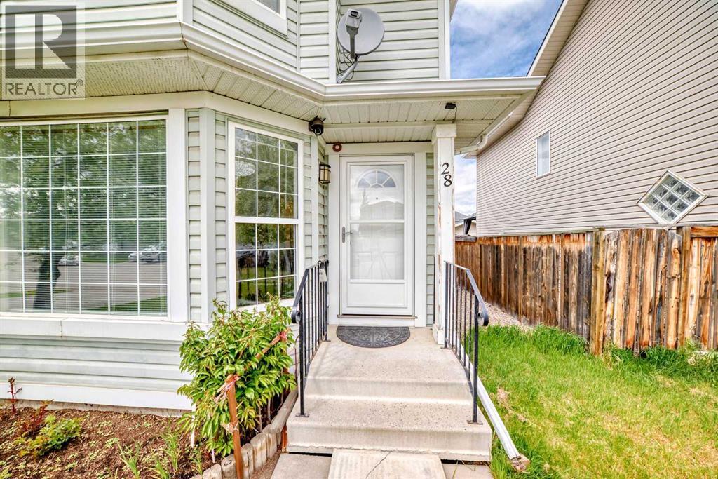 28 Country Hills Manor Nw, Calgary, Alberta  T3K 5C7 - Photo 2 - A2258743