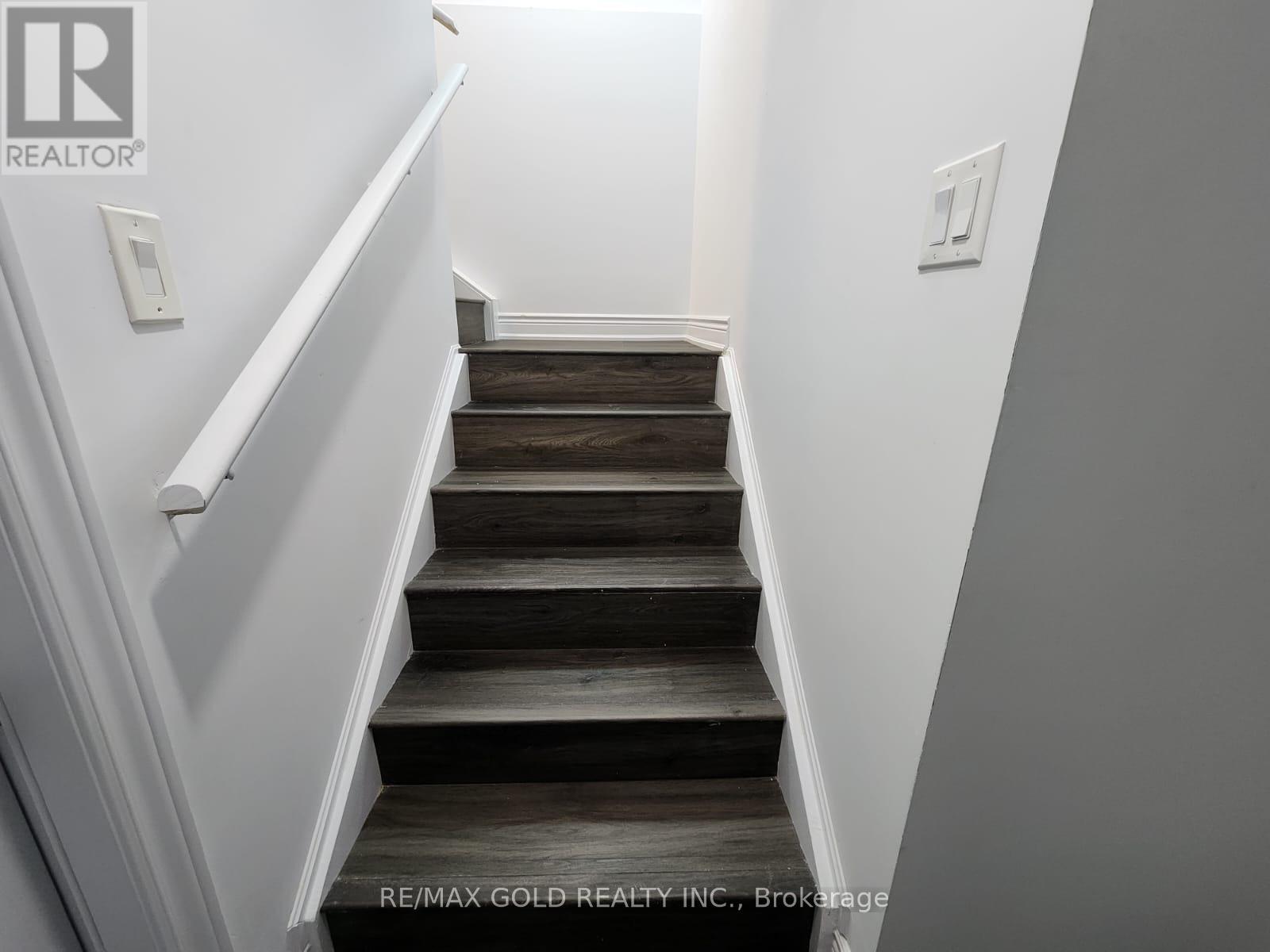 298 Etheridge Avenue, Milton, Ontario  L9E 1H7 - Photo 5 - W12444998