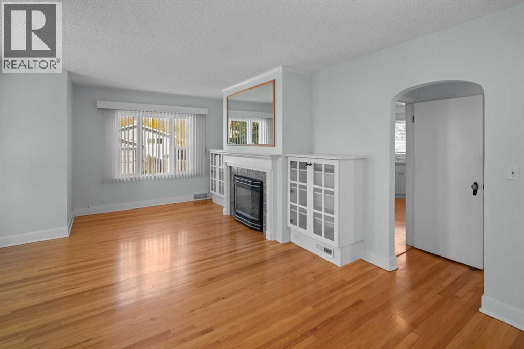 4913 54 Street, Camrose, Alberta  T4V 2A6 - Photo 4 - A2258323