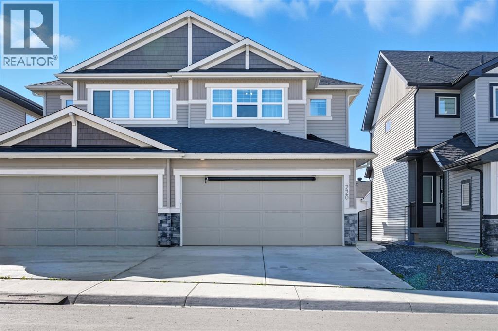 220 Heritage Heights, Cochrane, Alberta  T4C 3A7 - Photo 2 - A2262181