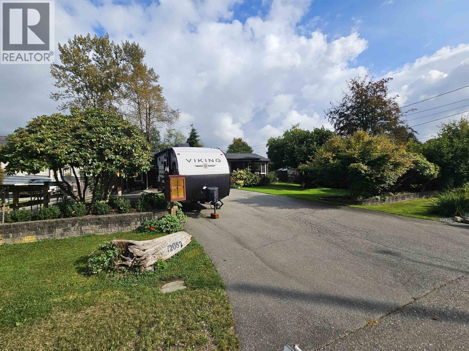 12082 261 Street, Maple Ridge, British Columbia  V2W 2A6 - Photo 2 - R3053780