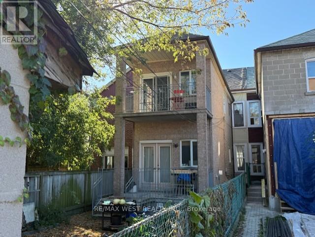 23 Clinton Street, Toronto (Palmerston-Little Italy), Ontario  M6J 2N6 - Photo 2 - C12445416