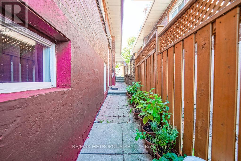 575 Bellamy Road N, Toronto (Woburn), Ontario  M1H 1G6 - Photo 6 - E12445441