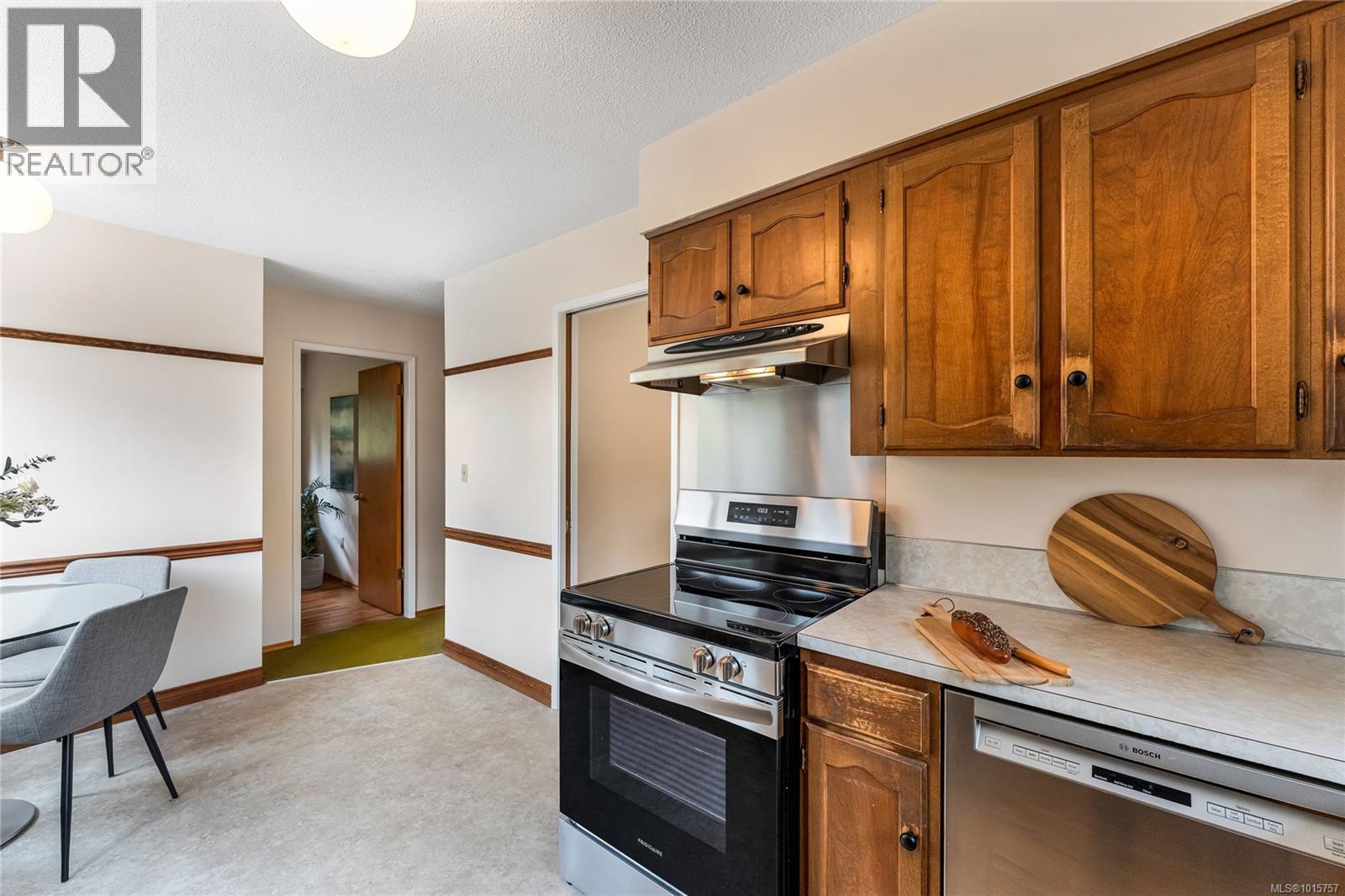 2435 Sutton Rd, Saanich, British Columbia  V8N 1J1 - Photo 18 - 1015757