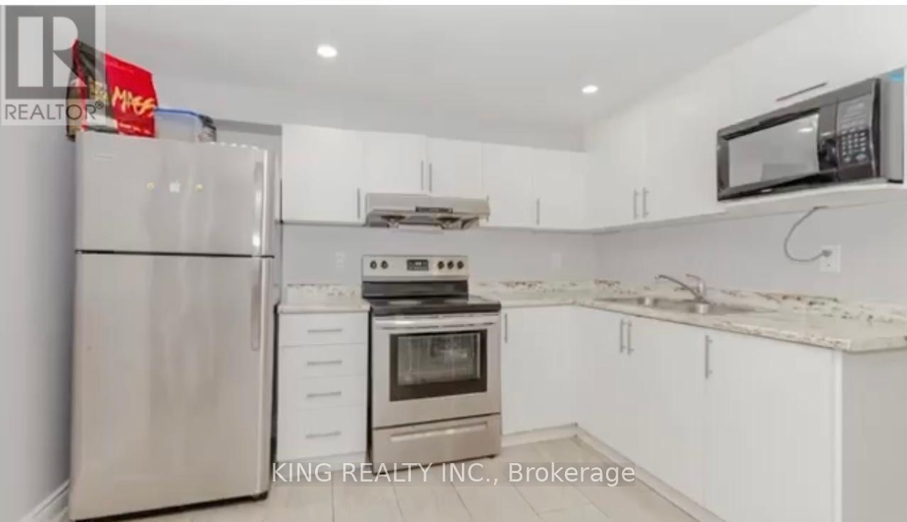 87 Aloma Crescent, Brampton (Avondale), Ontario  L6T 2N8 - Photo 14 - W12445404
