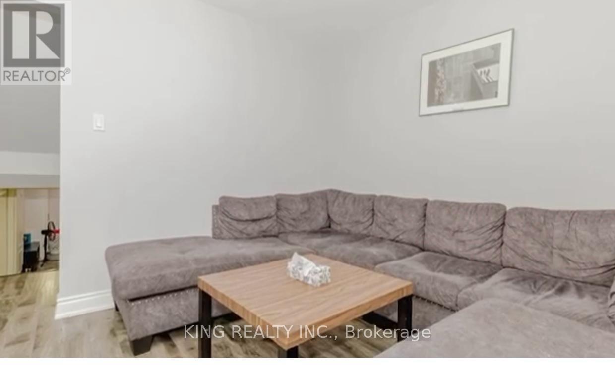87 Aloma Crescent, Brampton (Avondale), Ontario  L6T 2N8 - Photo 16 - W12445404