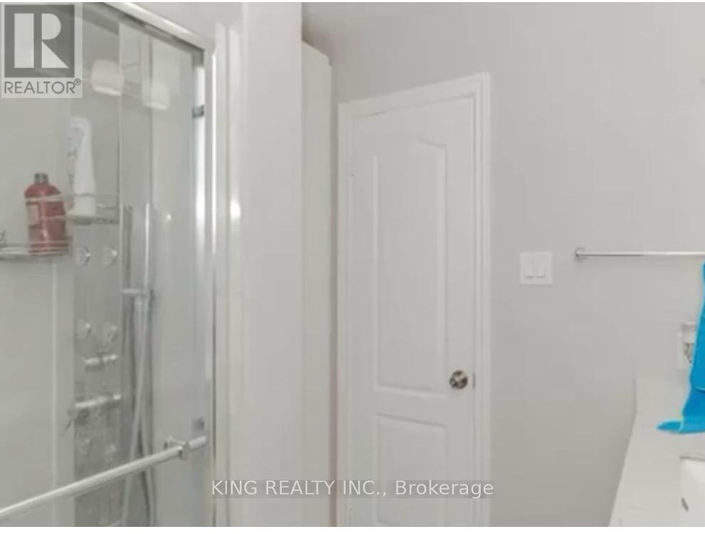 87 Aloma Crescent, Brampton (Avondale), Ontario  L6T 2N8 - Photo 20 - W12445404