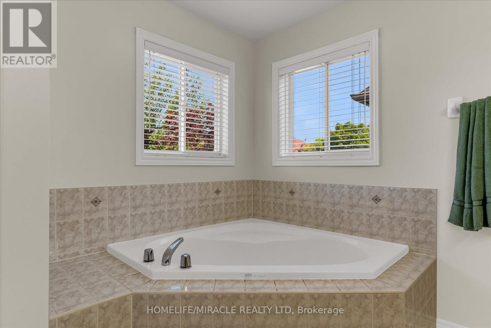 4811 James Austin Drive, Mississauga (Hurontario), Ontario  L4Z 4H4 - Photo 16 - W12445405