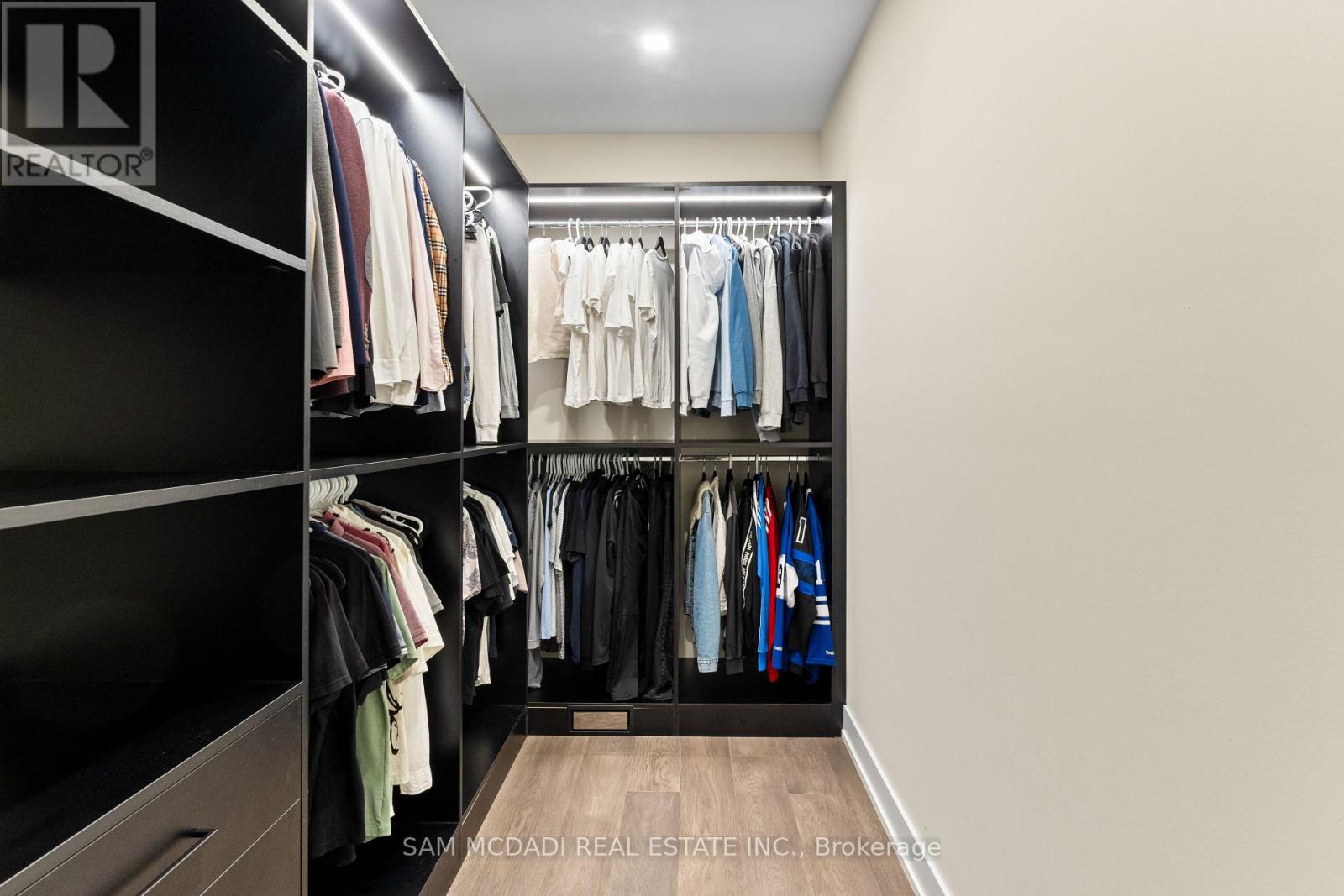 2075 Shawanaga Trail, Mississauga (Sheridan), Ontario  L5H 3Z3 - Photo 23 - W12445409