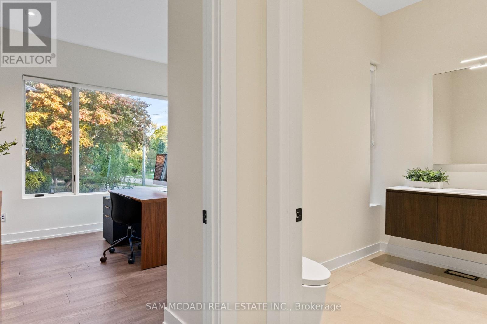 2075 Shawanaga Trail, Mississauga (Sheridan), Ontario  L5H 3Z3 - Photo 4 - W12445409