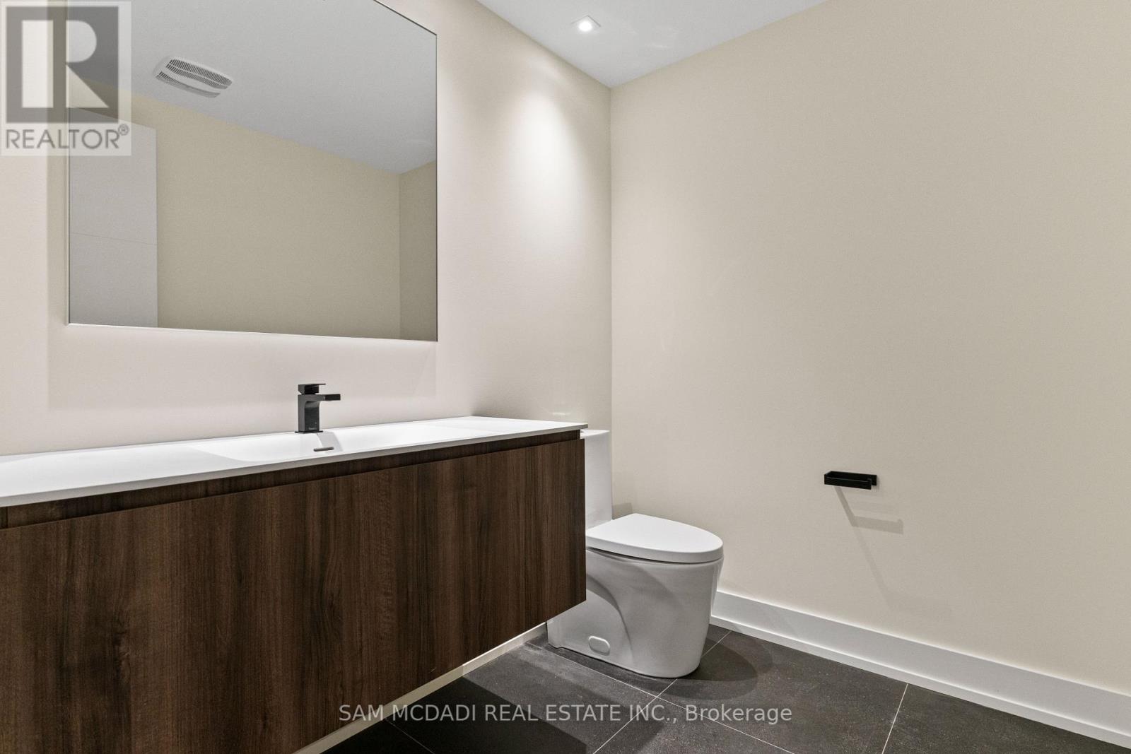 2075 Shawanaga Trail, Mississauga (Sheridan), Ontario  L5H 3Z3 - Photo 45 - W12445409