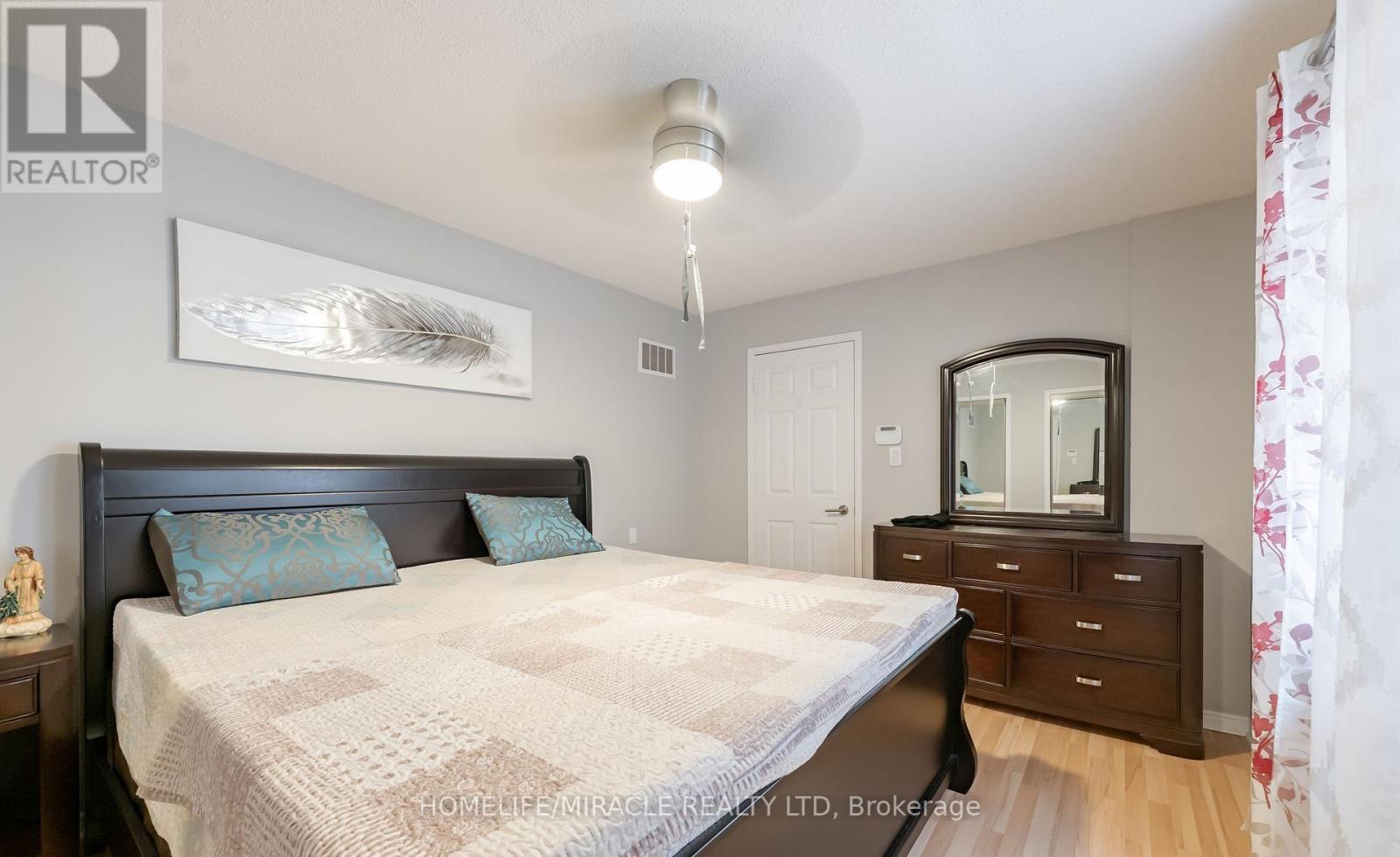 23 Mosley Crescent, Brampton (Fletcher's West), Ontario  L6Y 5C7 - Photo 10 - W12445414