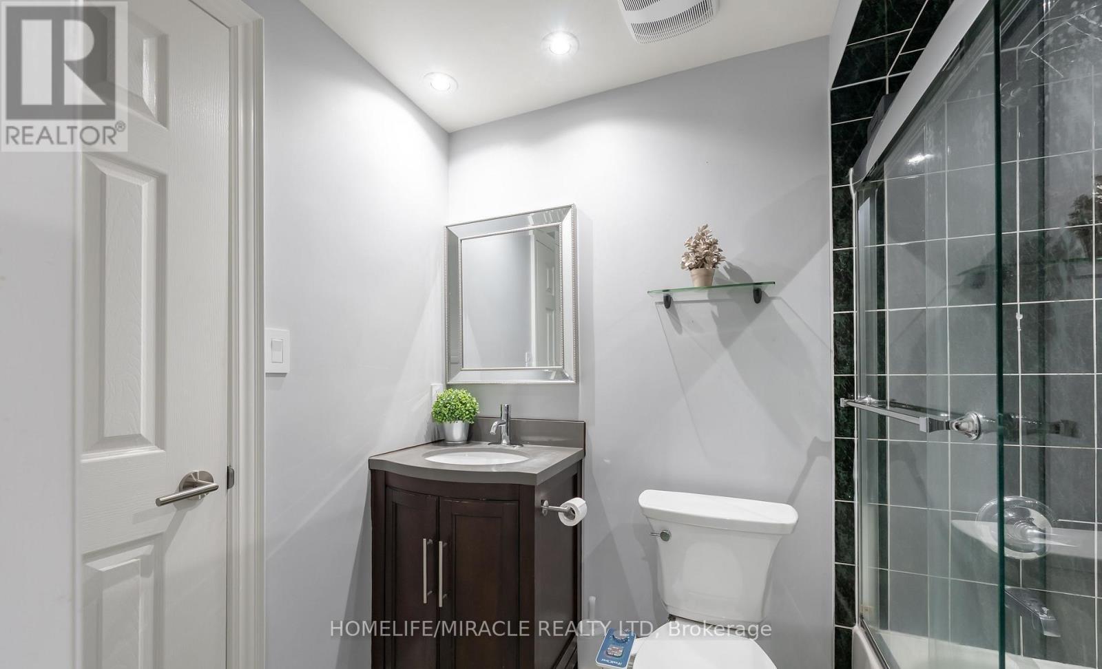 23 Mosley Crescent, Brampton (Fletcher's West), Ontario  L6Y 5C7 - Photo 14 - W12445414