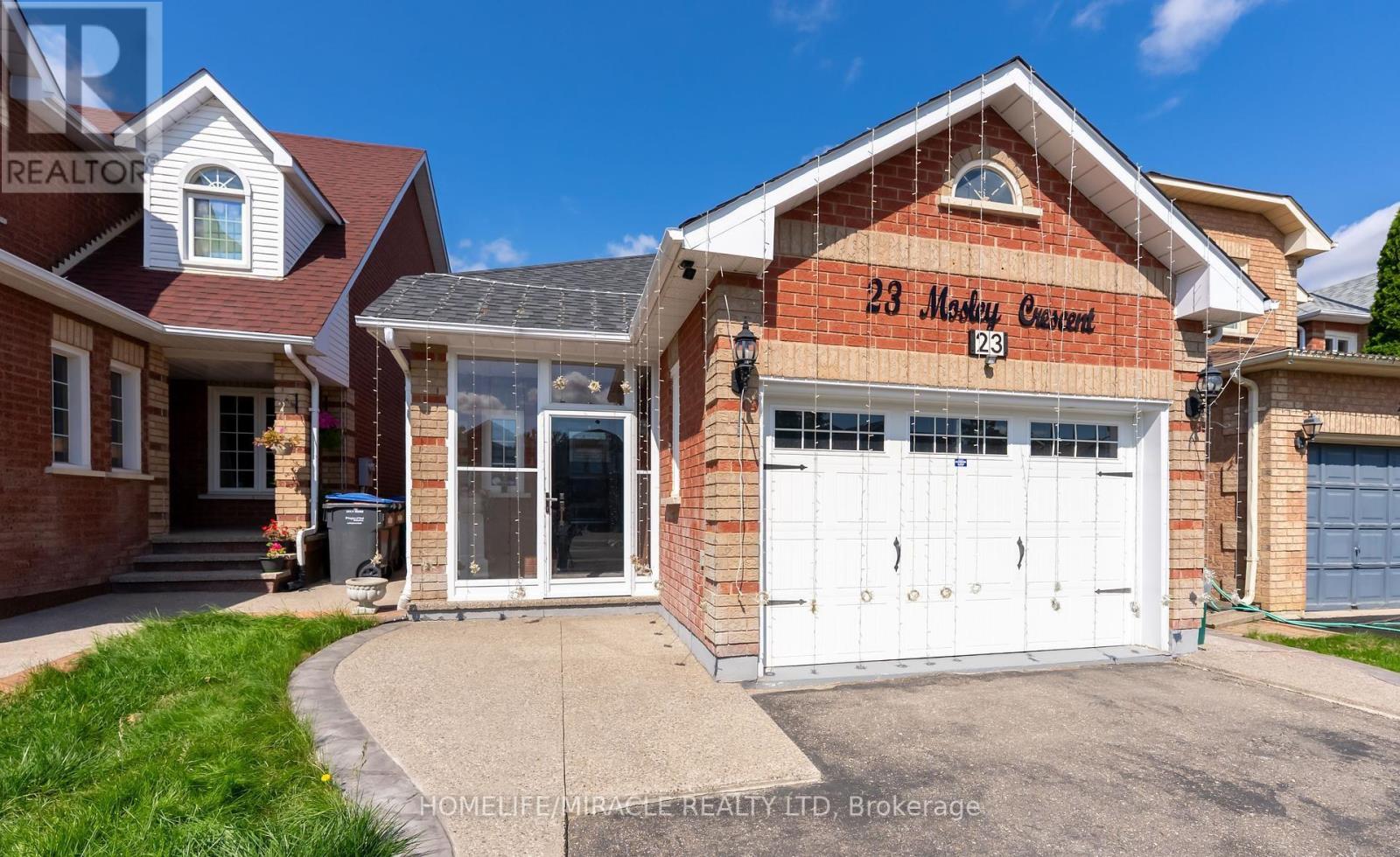 23 Mosley Crescent, Brampton (Fletcher's West), Ontario  L6Y 5C7 - Photo 2 - W12445414