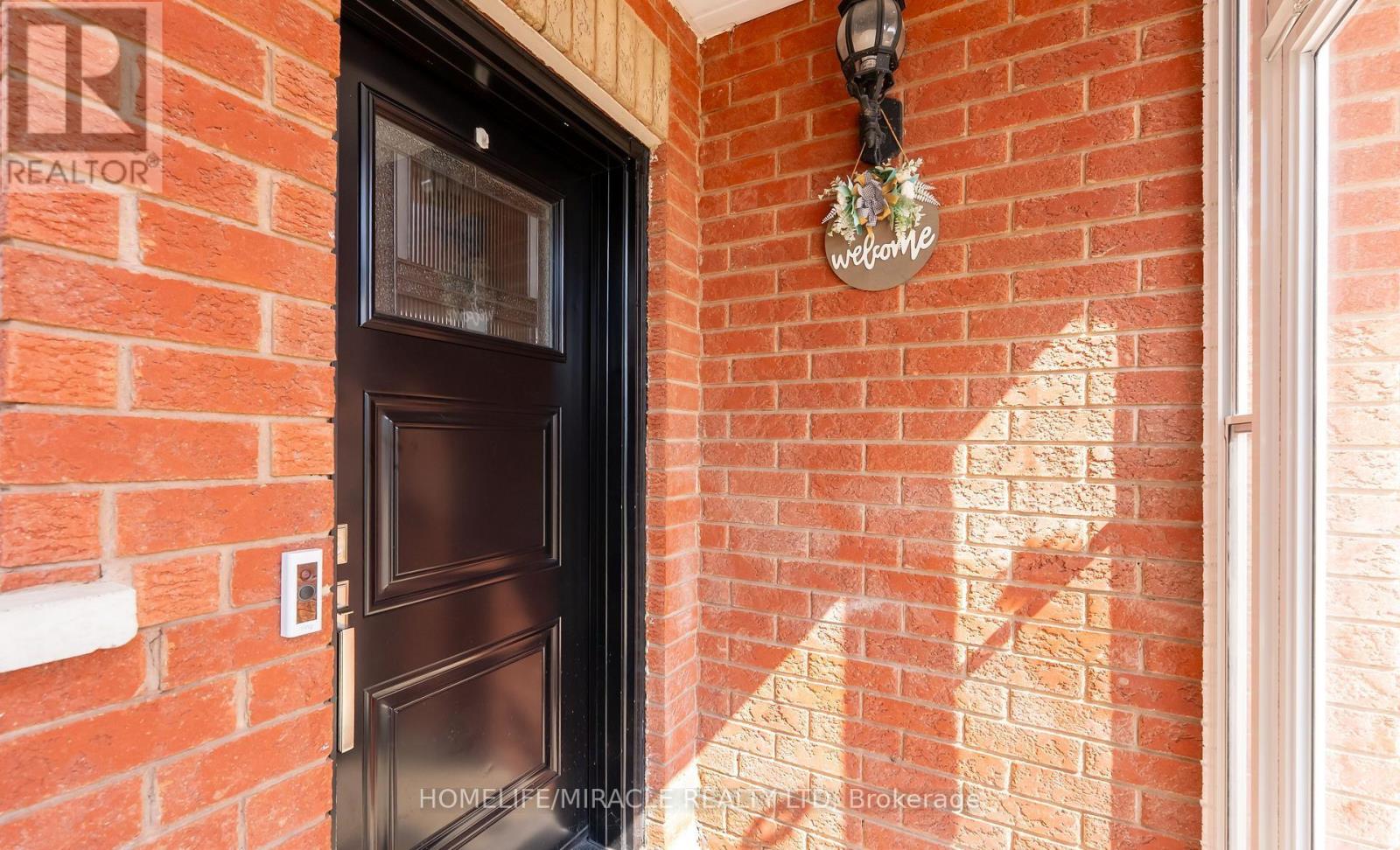 23 Mosley Crescent, Brampton (Fletcher's West), Ontario  L6Y 5C7 - Photo 3 - W12445414