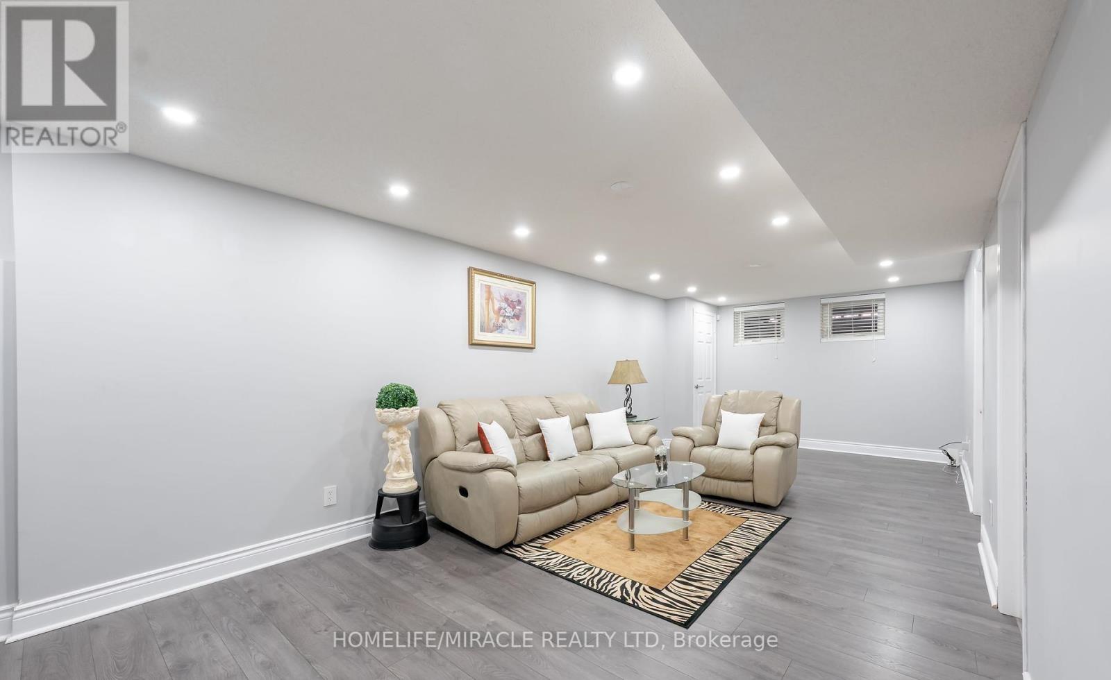 23 Mosley Crescent, Brampton (Fletcher's West), Ontario  L6Y 5C7 - Photo 6 - W12445414