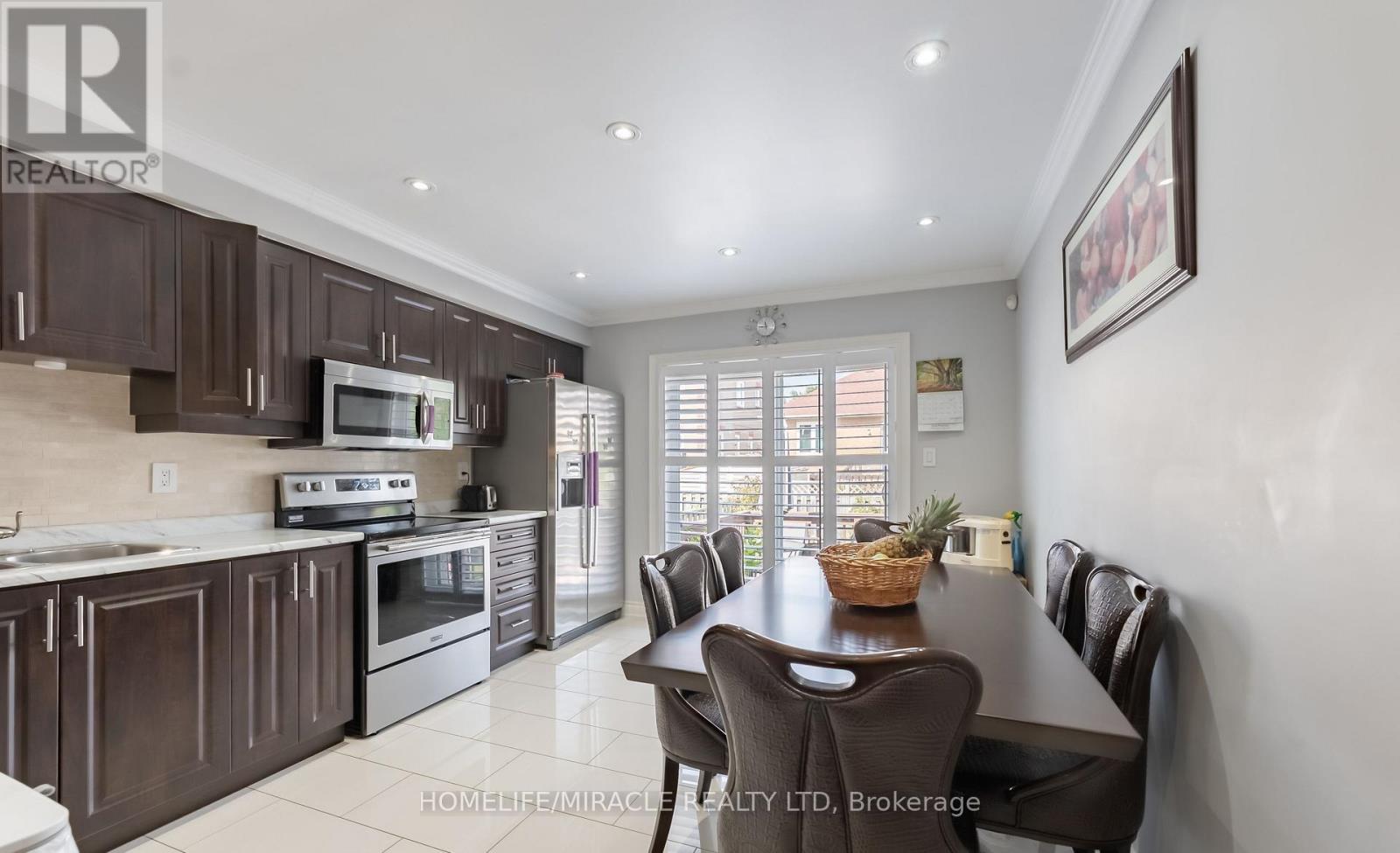 23 Mosley Crescent, Brampton (Fletcher's West), Ontario  L6Y 5C7 - Photo 9 - W12445414