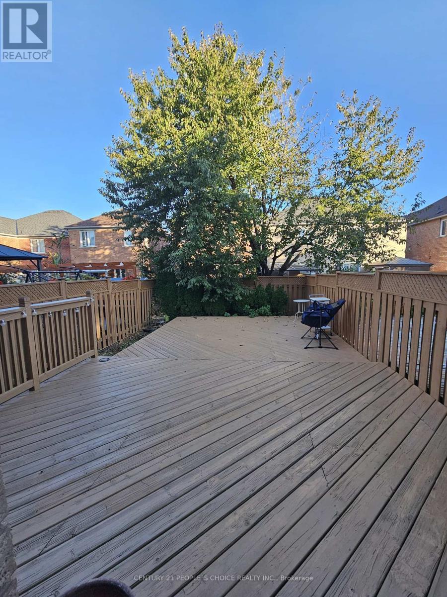 65 Olympia Crescent, Brampton, Ontario  L6X 4W2 - Photo 3 - W12445421