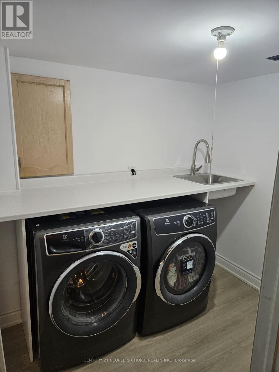 65 Olympia Crescent, Brampton, Ontario  L6X 4W2 - Photo 4 - W12445421
