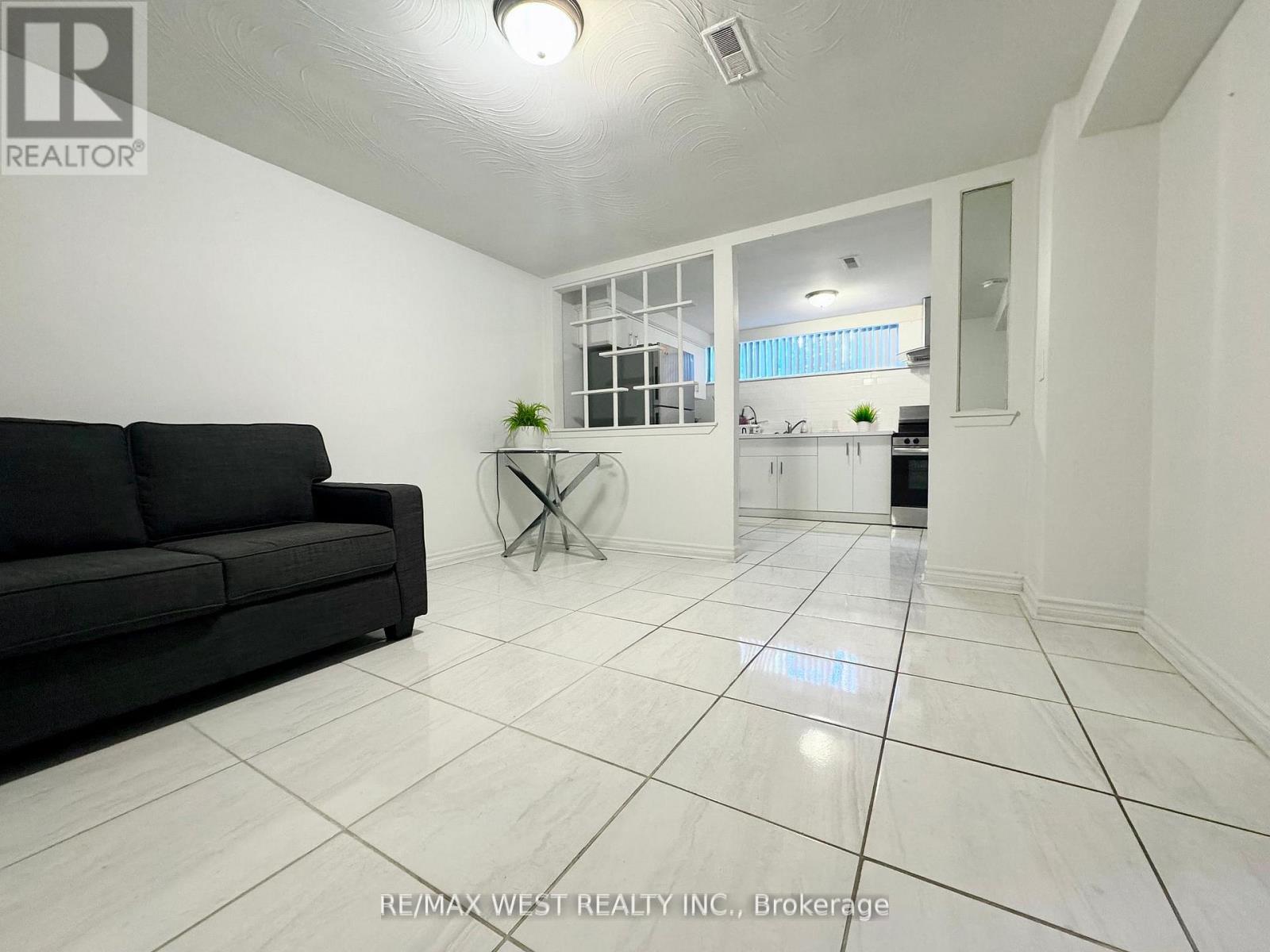25 Bimini Crescent, Toronto (Black Creek), Ontario  M3N 1S1 - Photo 14 - W12445434