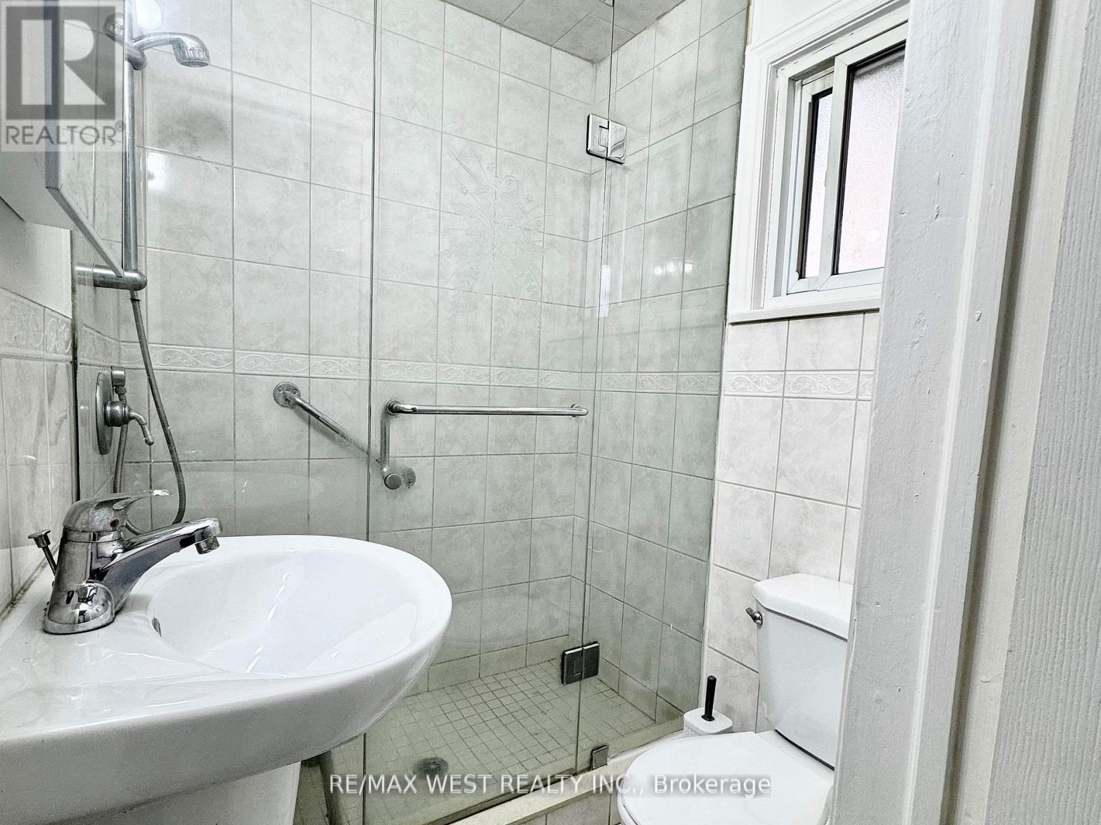 25 Bimini Crescent, Toronto (Black Creek), Ontario  M3N 1S1 - Photo 16 - W12445434