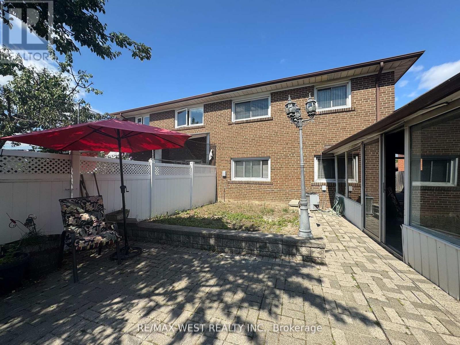 25 Bimini Crescent, Toronto (Black Creek), Ontario  M3N 1S1 - Photo 21 - W12445434