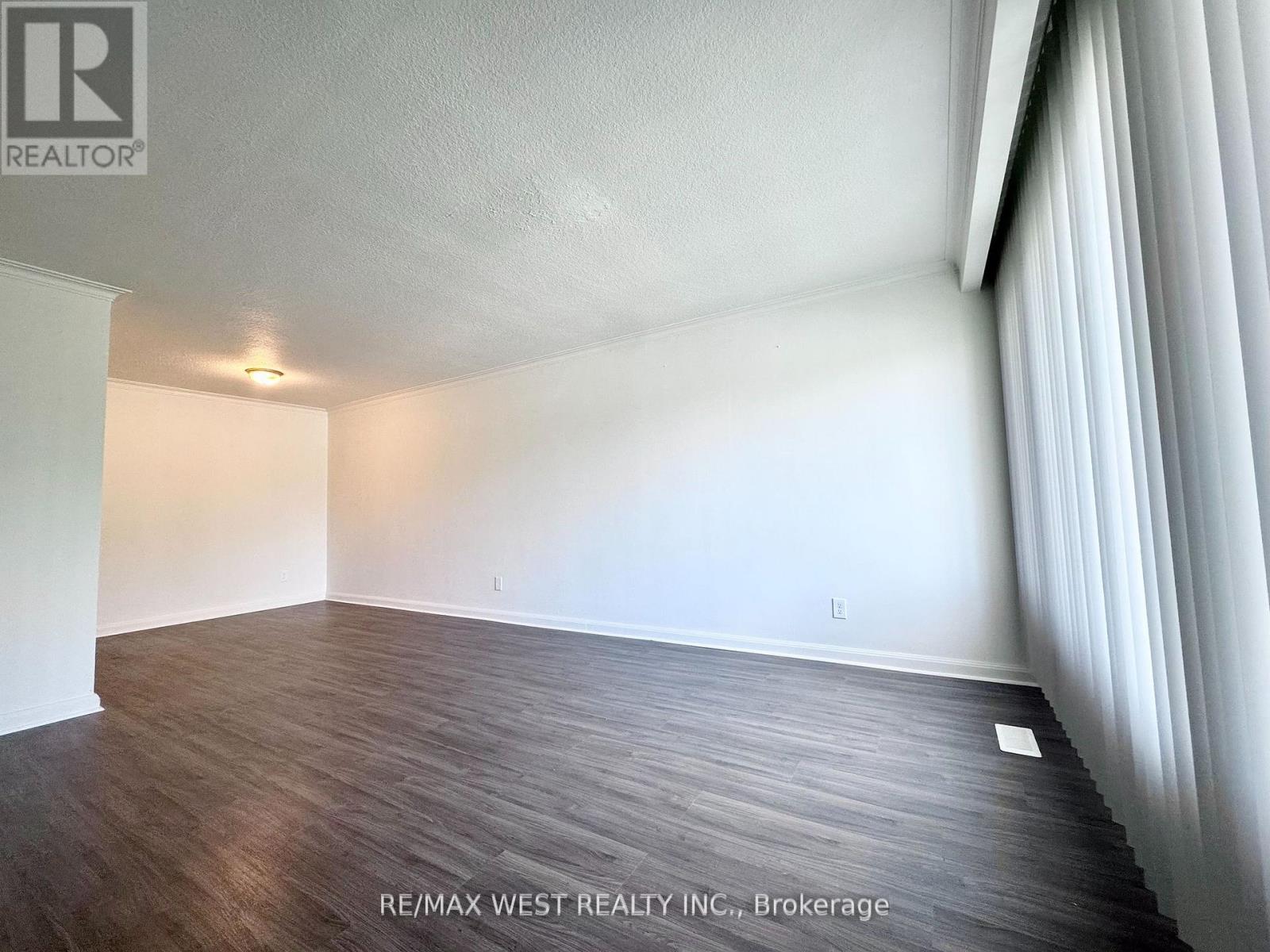 25 Bimini Crescent, Toronto (Black Creek), Ontario  M3N 1S1 - Photo 6 - W12445434