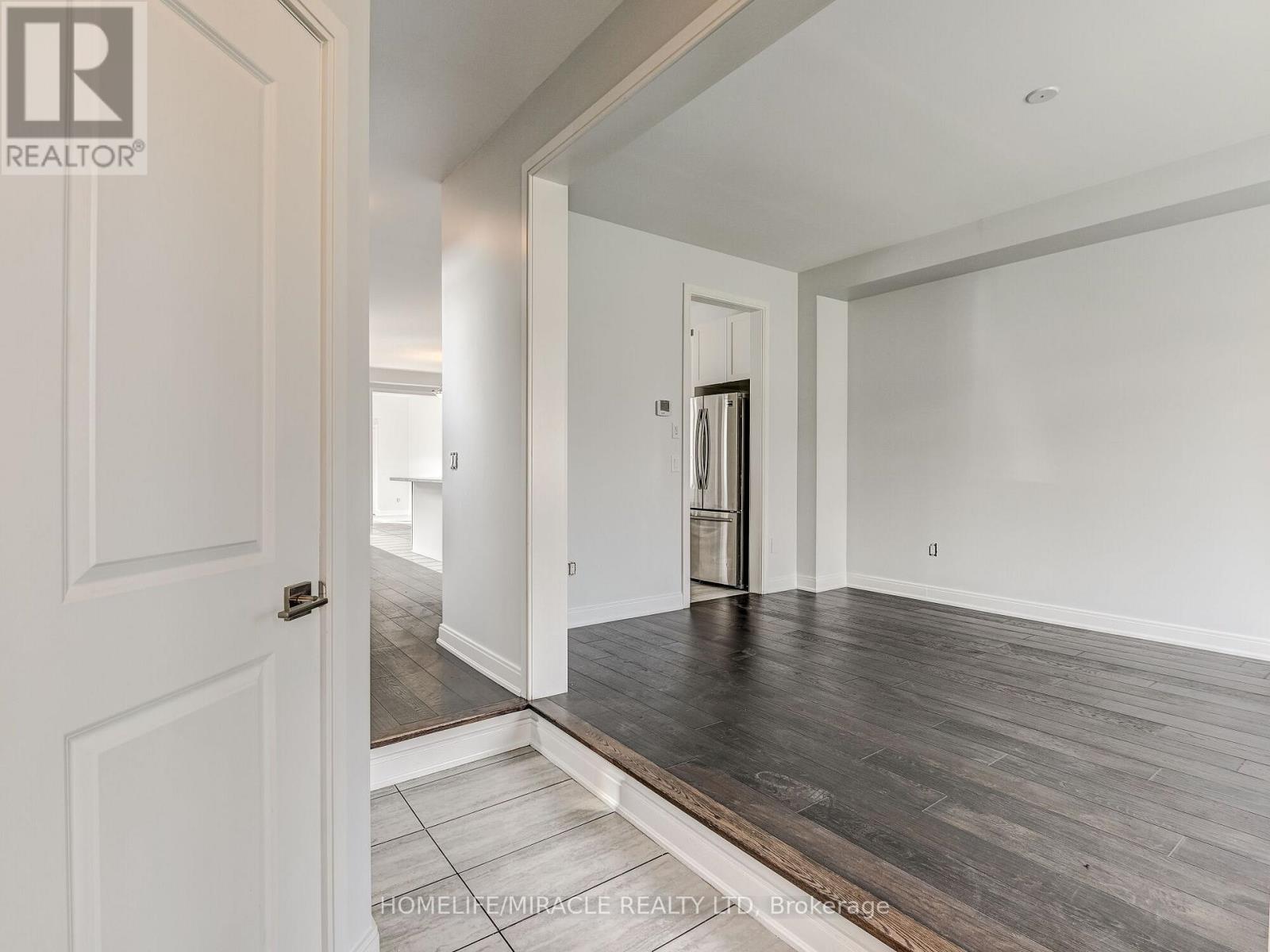 66 Pearman Crescent, Brampton (Northwest Brampton), Ontario  L7A 4Y9 - Photo 3 - W12445435