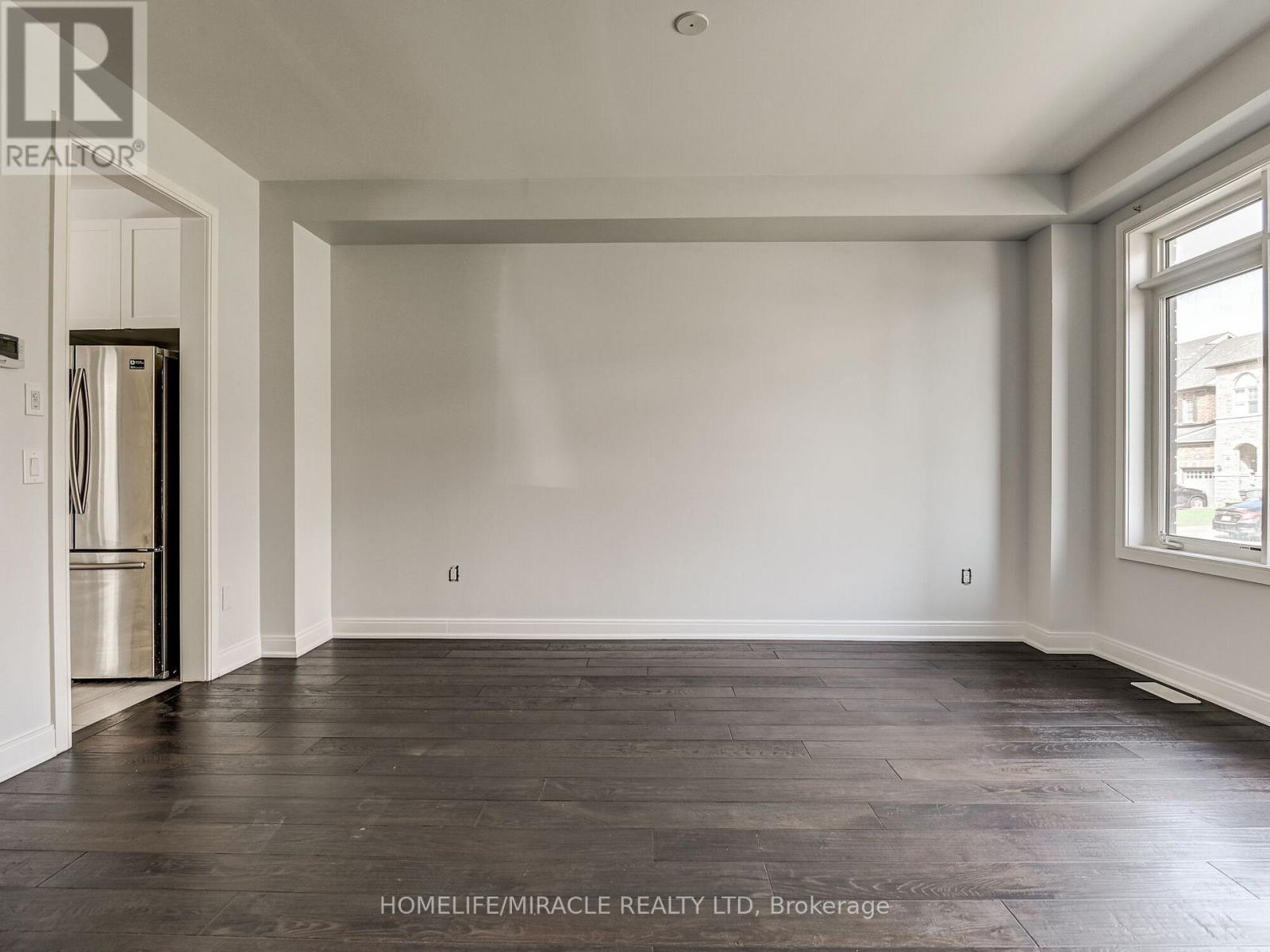 66 Pearman Crescent, Brampton (Northwest Brampton), Ontario  L7A 4Y9 - Photo 4 - W12445435