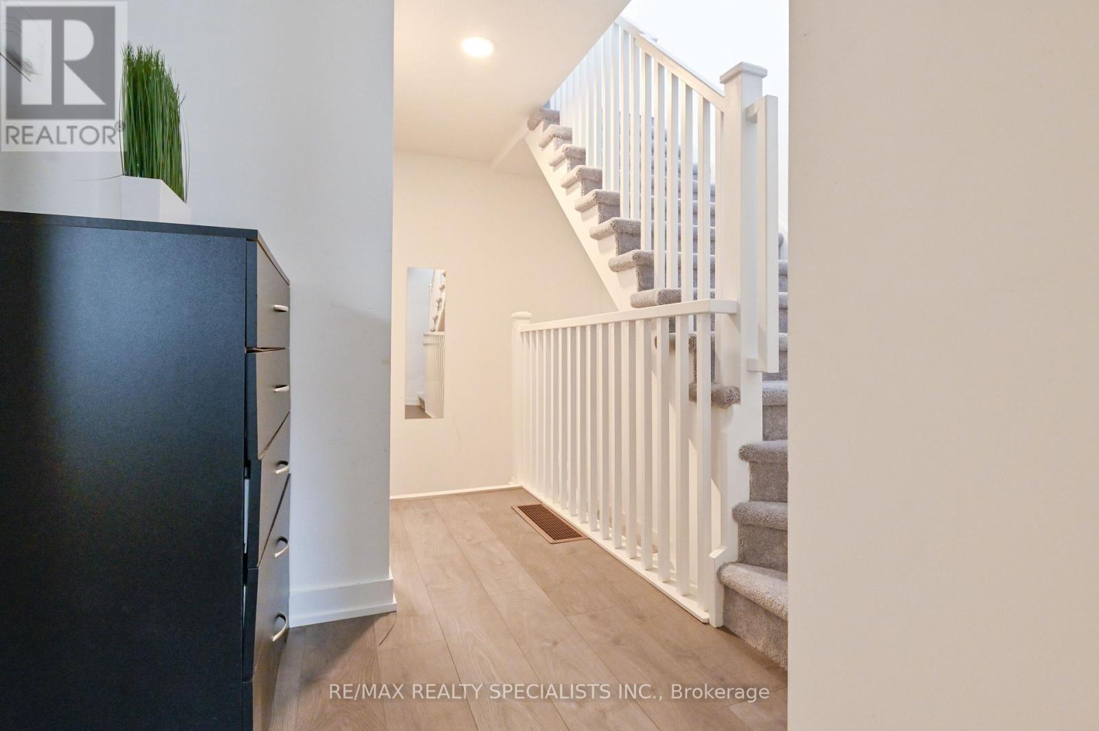 55 - 1121 Cooke Boulevard, Burlington, Ontario  L8T 0C3 - Photo 13 - W12445445