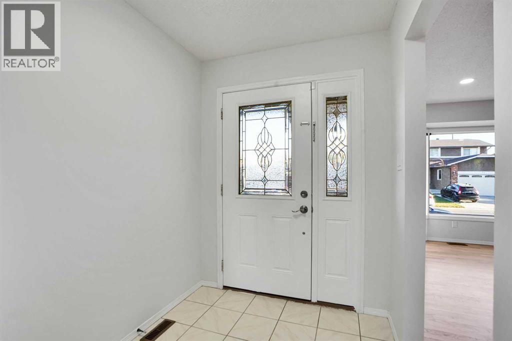 20 Templemont Way Ne, Calgary, Alberta  T1Y 5A8 - Photo 4 - A2262182