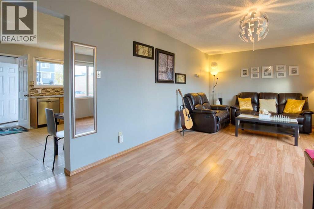 417 Goddard Avenue Ne, Calgary, Alberta  T2K 3T8 - Photo 7 - A2261922