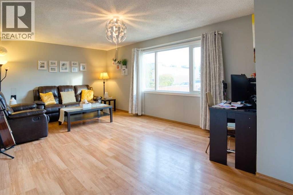 417 Goddard Avenue Ne, Calgary, Alberta  T2K 3T8 - Photo 6 - A2261922