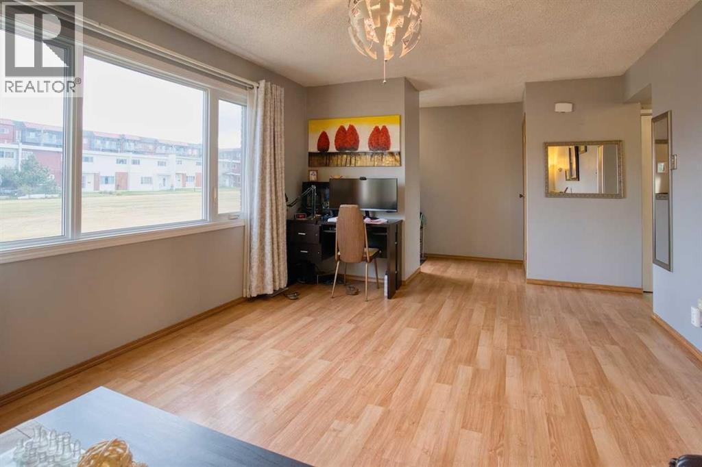 417 Goddard Avenue Ne, Calgary, Alberta  T2K 3T8 - Photo 5 - A2261922