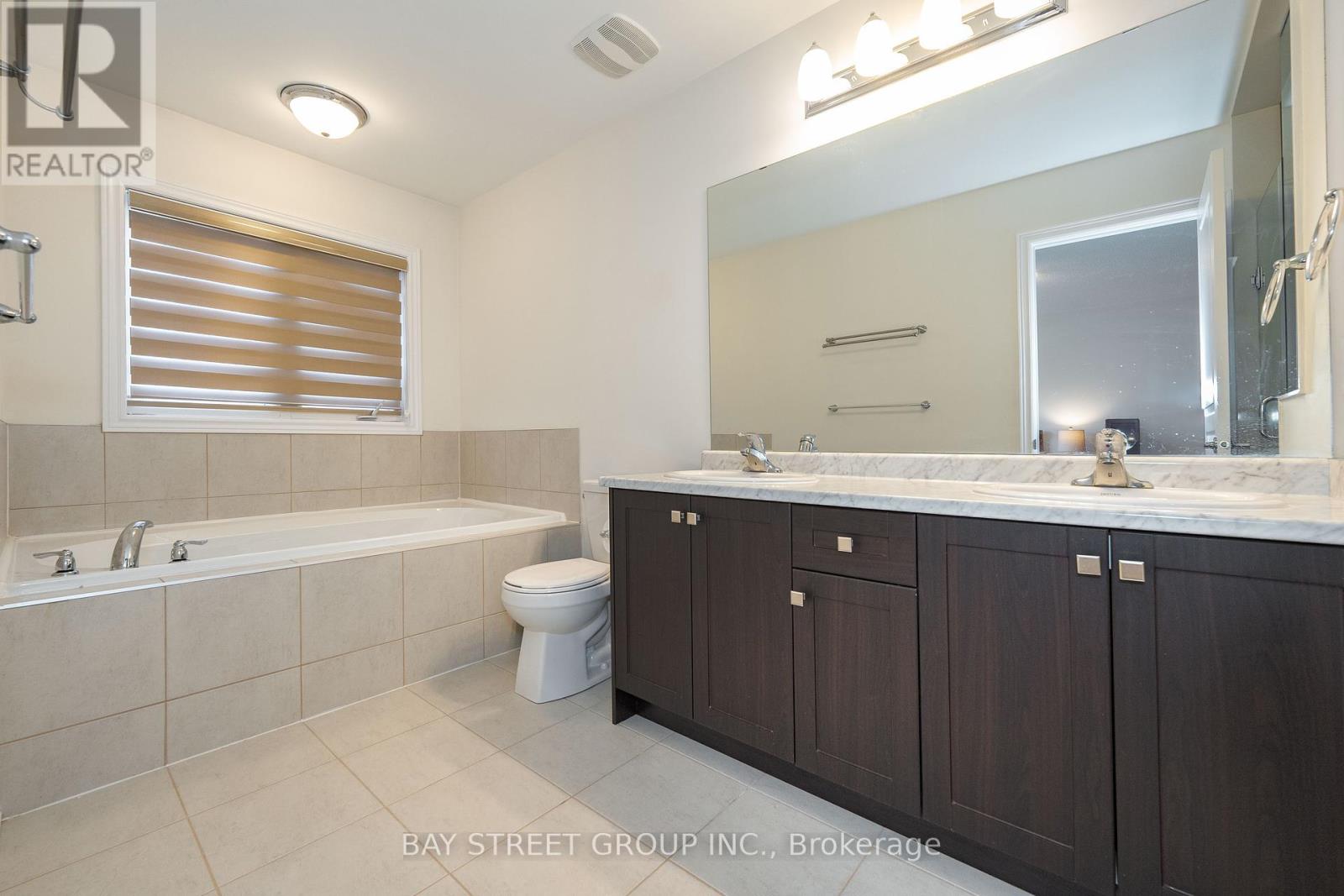 65 Bellflower Lane, Richmond Hill, Ontario  L4E 1E7 - Photo 27 - N12445448