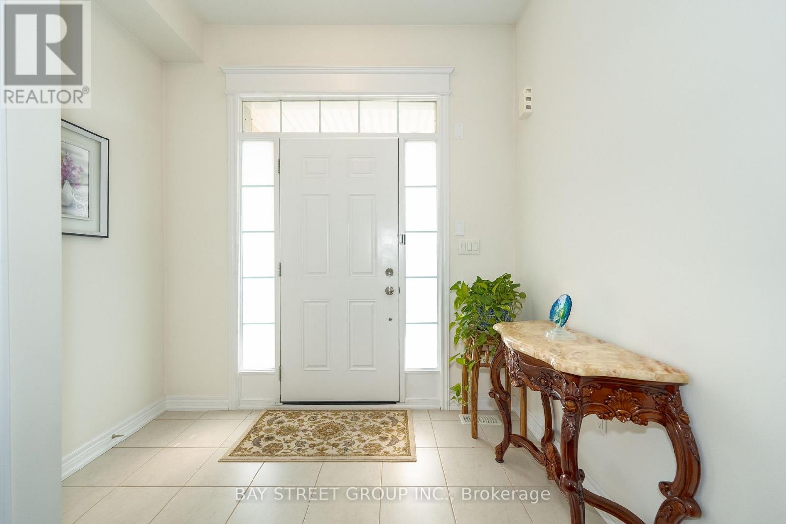 65 Bellflower Lane, Richmond Hill, Ontario  L4E 1E7 - Photo 4 - N12445448