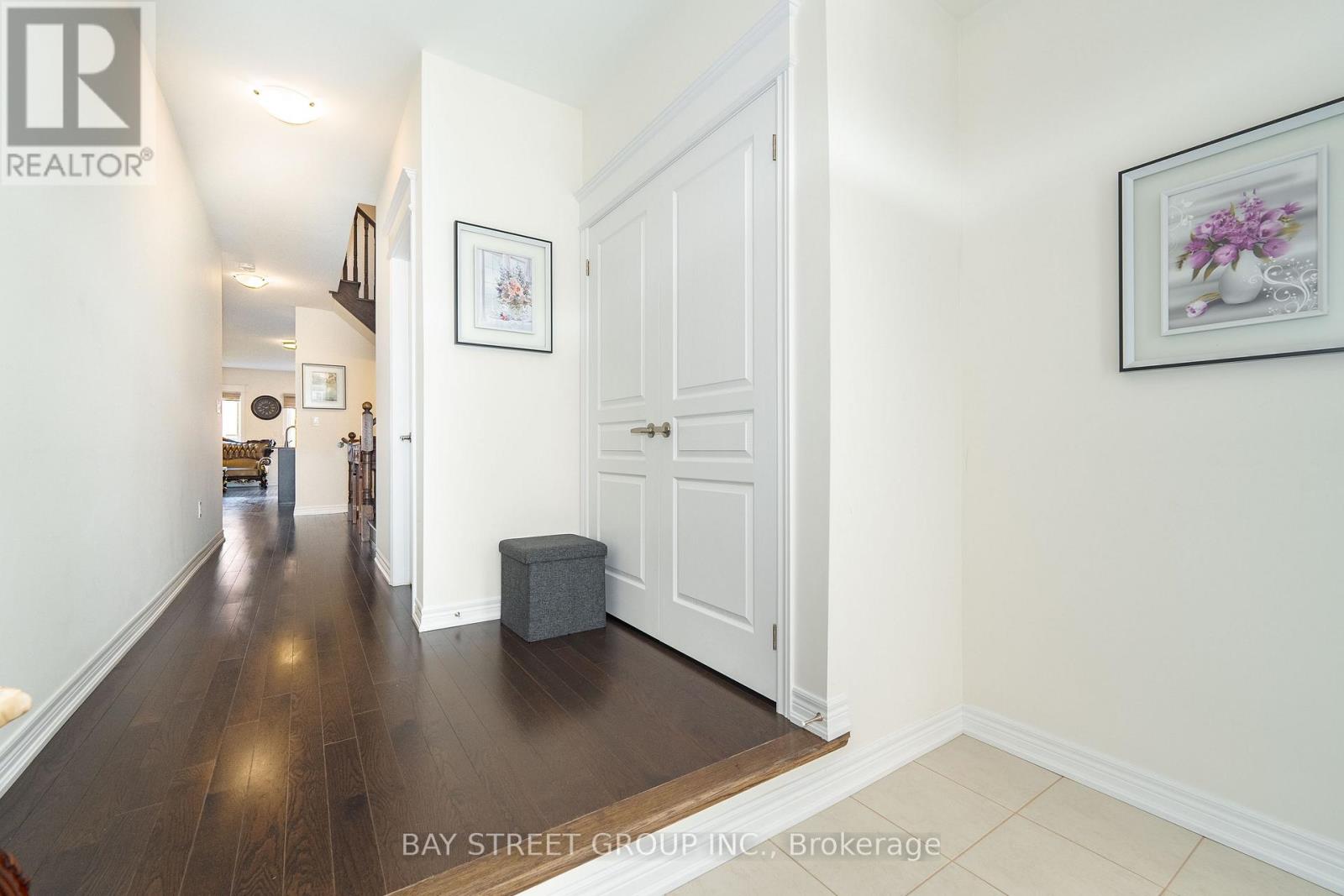 65 Bellflower Lane, Richmond Hill, Ontario  L4E 1E7 - Photo 5 - N12445448