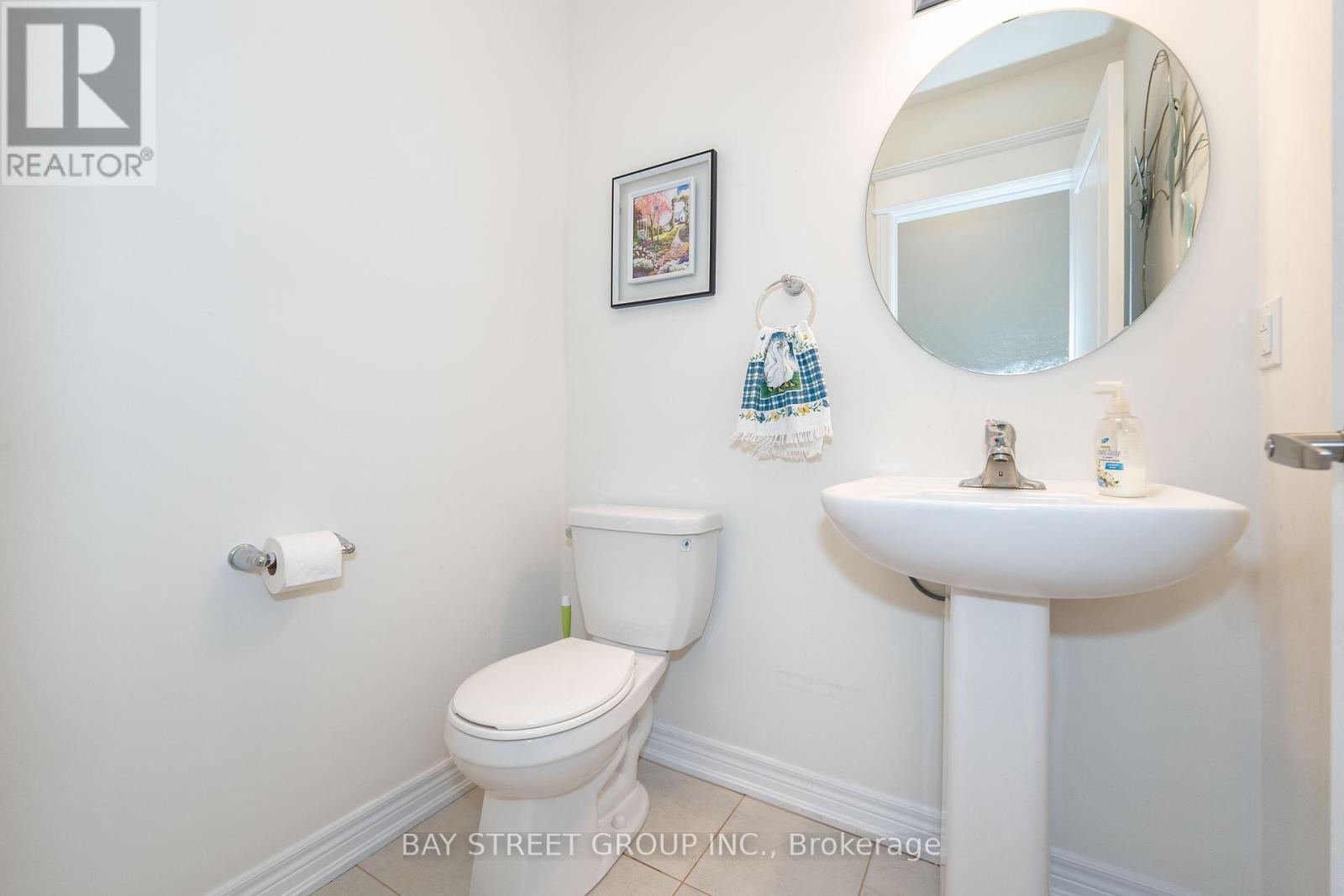 65 Bellflower Lane, Richmond Hill, Ontario  L4E 1E7 - Photo 6 - N12445448
