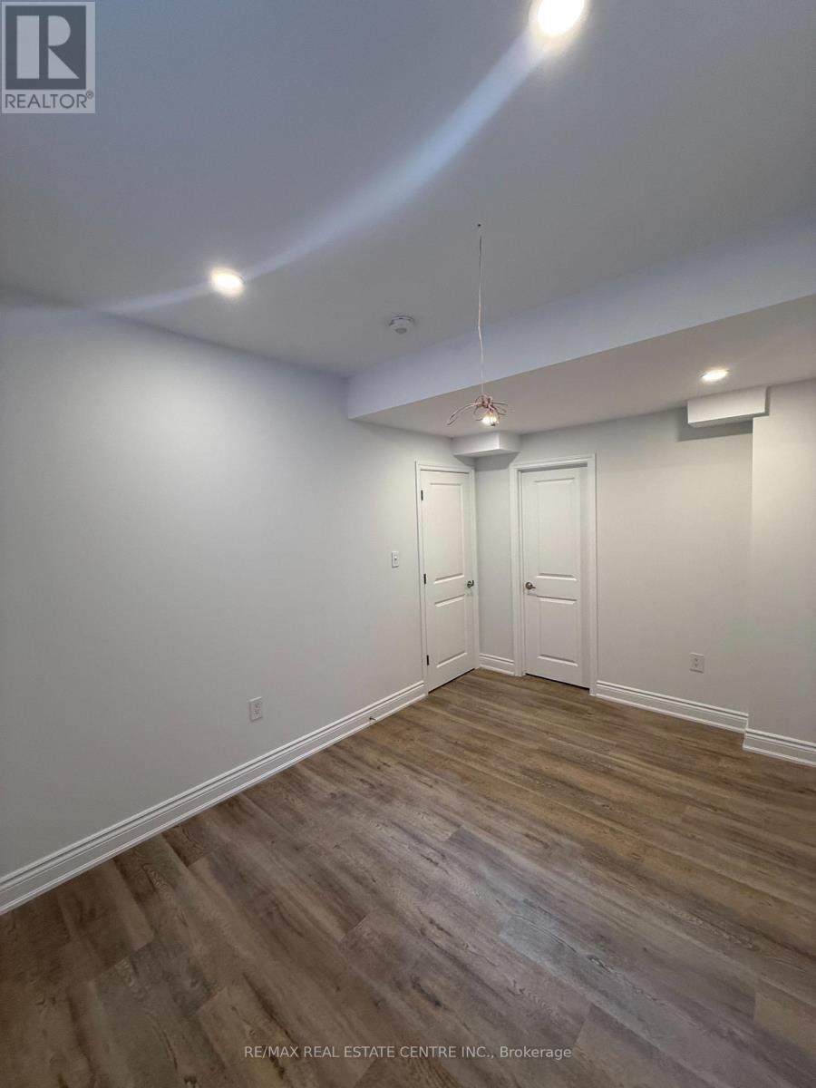 2379 Charles Cornwall Avenue, Oakville, Ontario  L6M 5M5 - Photo 10 - W12445396