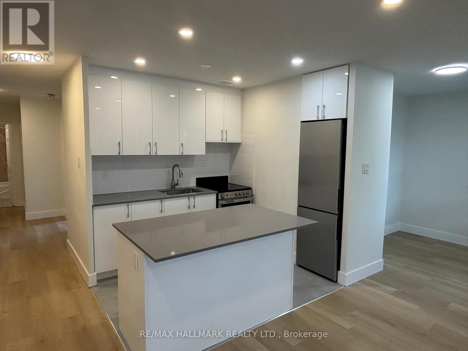 202 - 3151 Jaguar Valley Drive, Mississauga, Ontario  L5A 2H9 - Photo 2 - W12383182