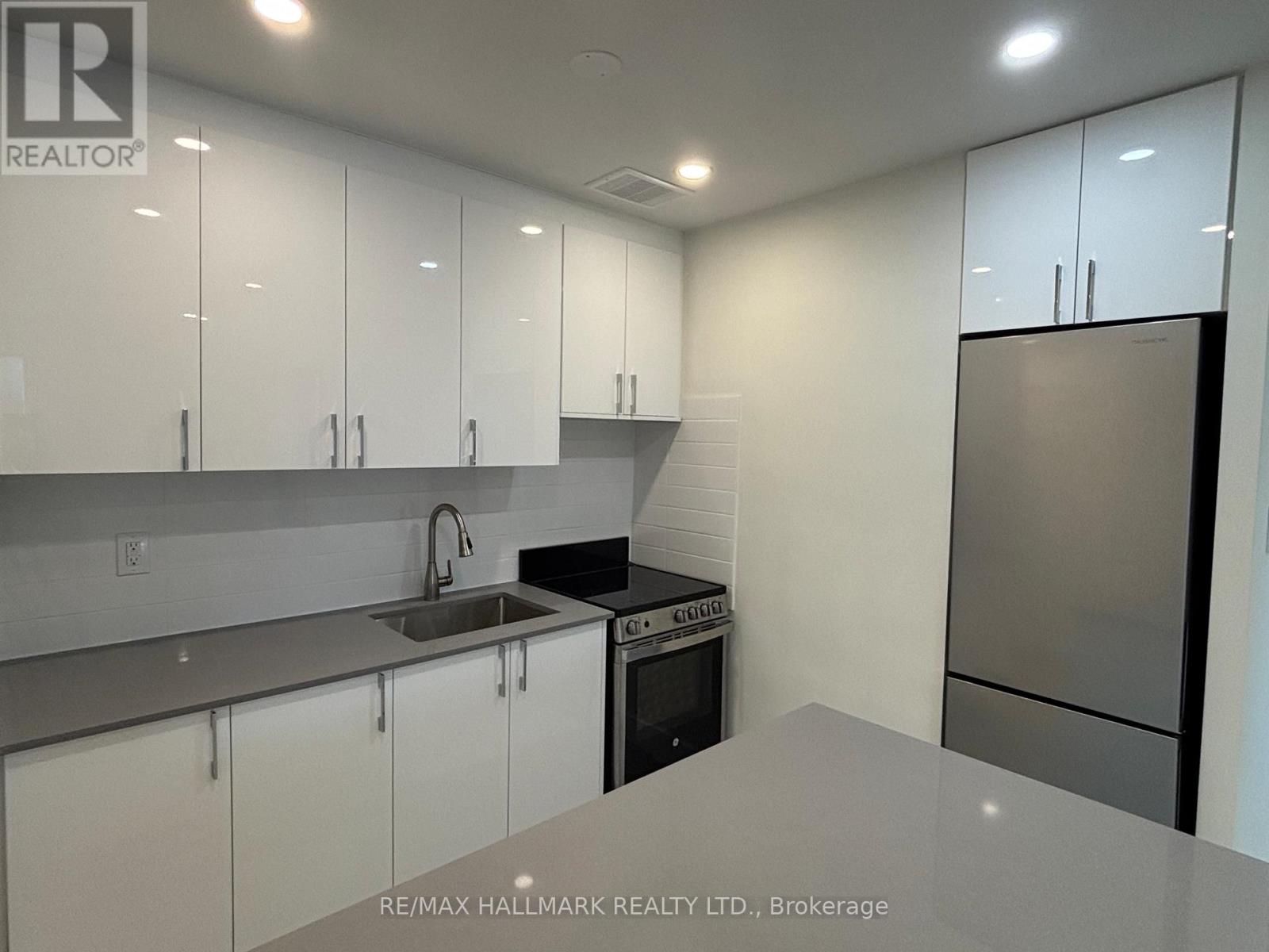 202 - 3151 Jaguar Valley Drive, Mississauga, Ontario  L5A 2H9 - Photo 3 - W12383182