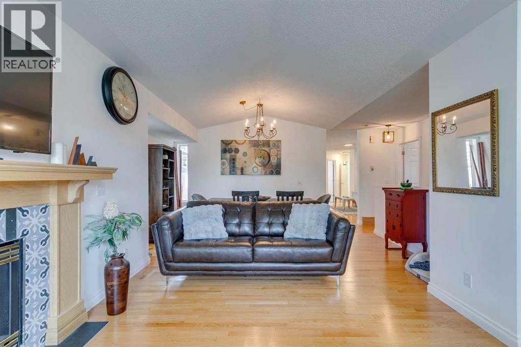 42 Sierra Morena Green Sw, Calgary, Alberta  T3H 3E4 - Photo 5 - A2260653