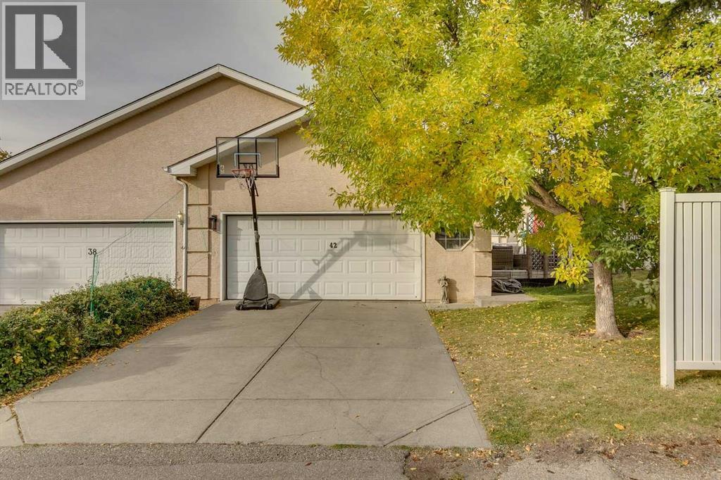 42 Sierra Morena Green Sw, Calgary, Alberta  T3H 3E4 - Photo 3 - A2260653